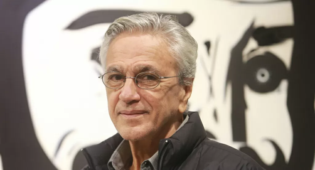Artistas se reúnem em Copacabana em ato de Caetano Veloso para ‘devolver Congresso para o povo’