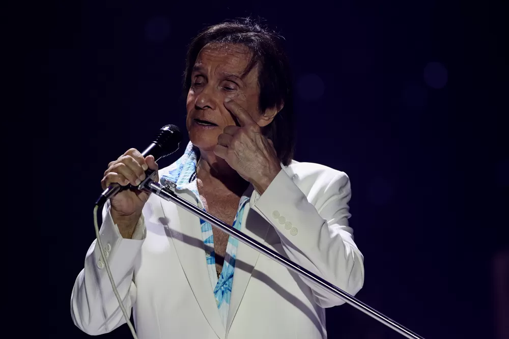 Roberto Carlos sofre acidente em gravação do especial de fim de ano da Globo