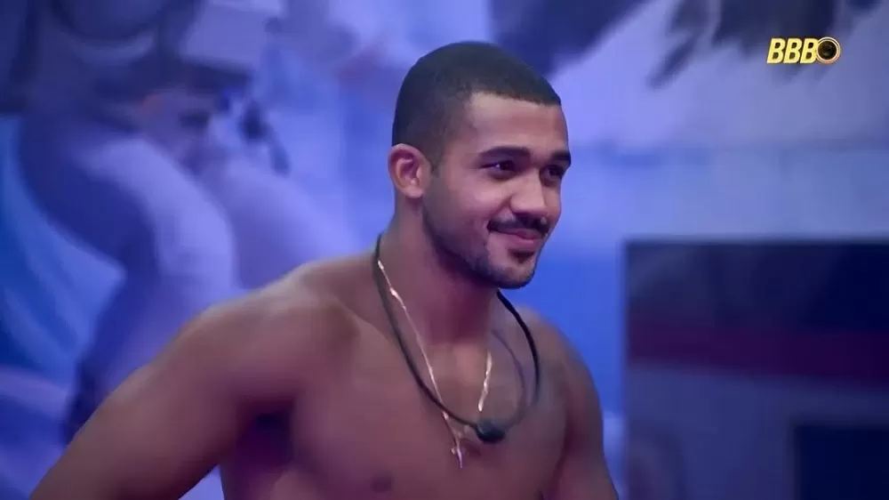 Deputado vai à Justiça contra Matheus, do BBB, por homofobia