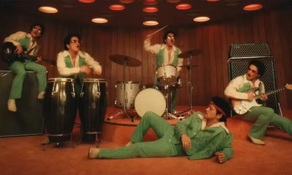 Bruno Mars lança novo single e abre caminho para ‘The Romantic’ com ‘I Just Might’