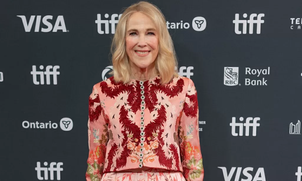 Morre aos 71 anos Catherine O’Hara, atriz de ‘Esqueceram de Mim’