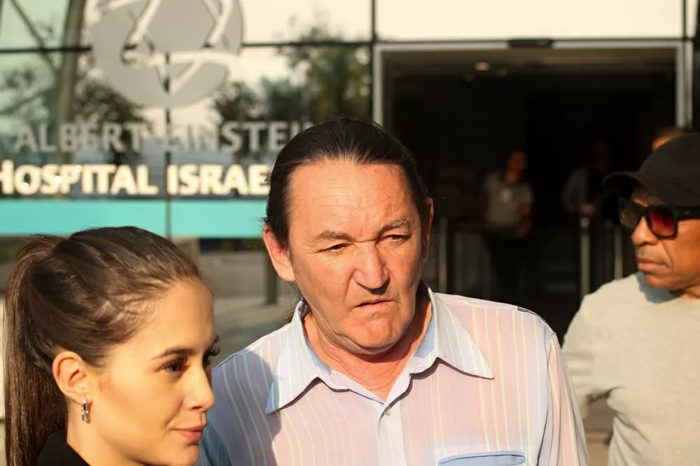 Humorista Marquito é hospitalizado às pressas após sofrer indisposição e cair de moto