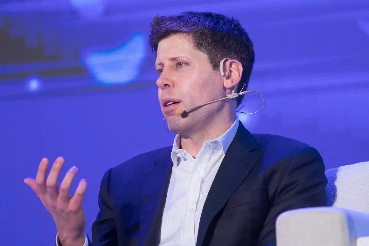 Ele voltou! Sam Altman retorna para a OpenAI após demissão tumultuada