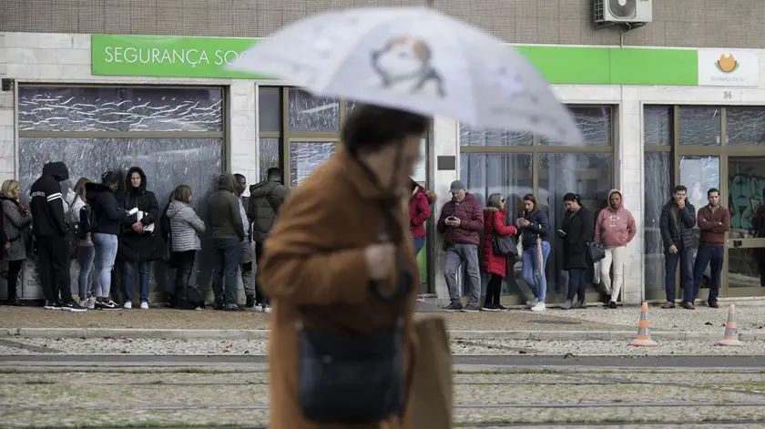 Número de casais com ambos os elementos desempregados sobe 3,6% em outubro