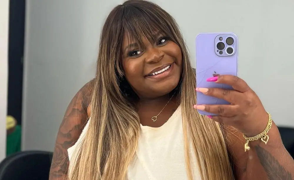 Jojo Todynho rebate críticas após presentear pedreiros com panetone pequeno