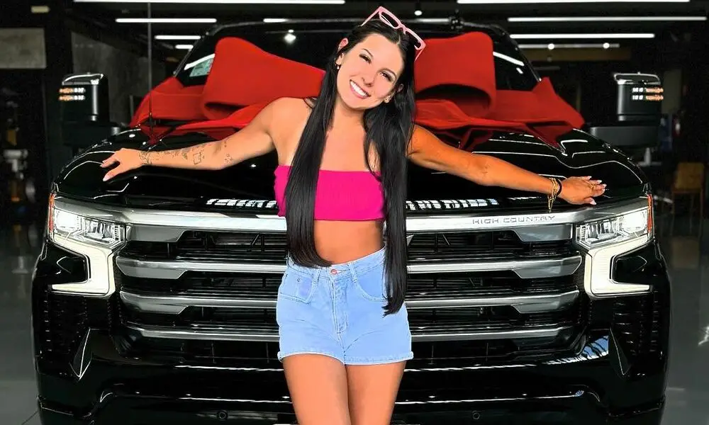 Ana Castela comemora compra de carro luxuoso: ‘Fruto do meu trabalho’