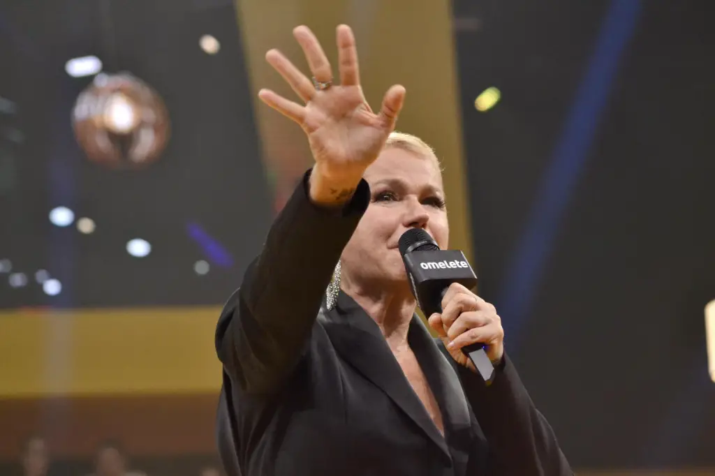 Xuxa chora durante CCXP 2023 e pede desculpas ‘às crianças que estão traumatizadas pelas coisas que fiz’
