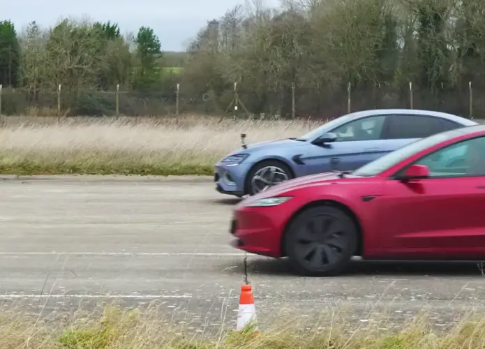 Tesla Model 3 ou BYD Seal? Quem ganharia uma corrida de arrancada? Assista