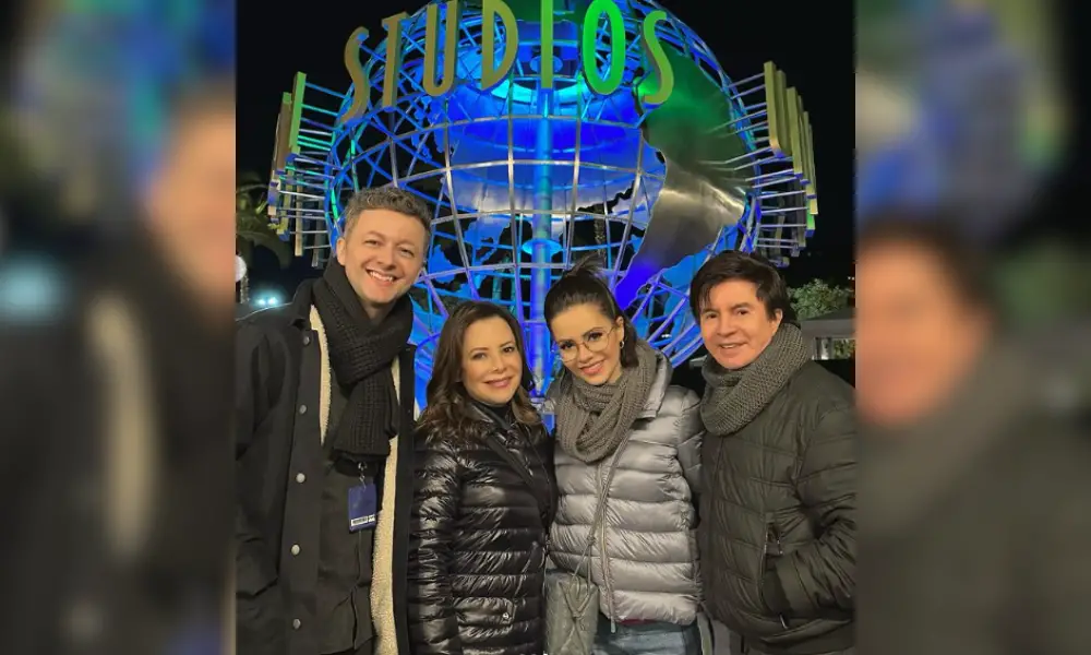 Sandy e ex-marido se divertem em férias nos EUA