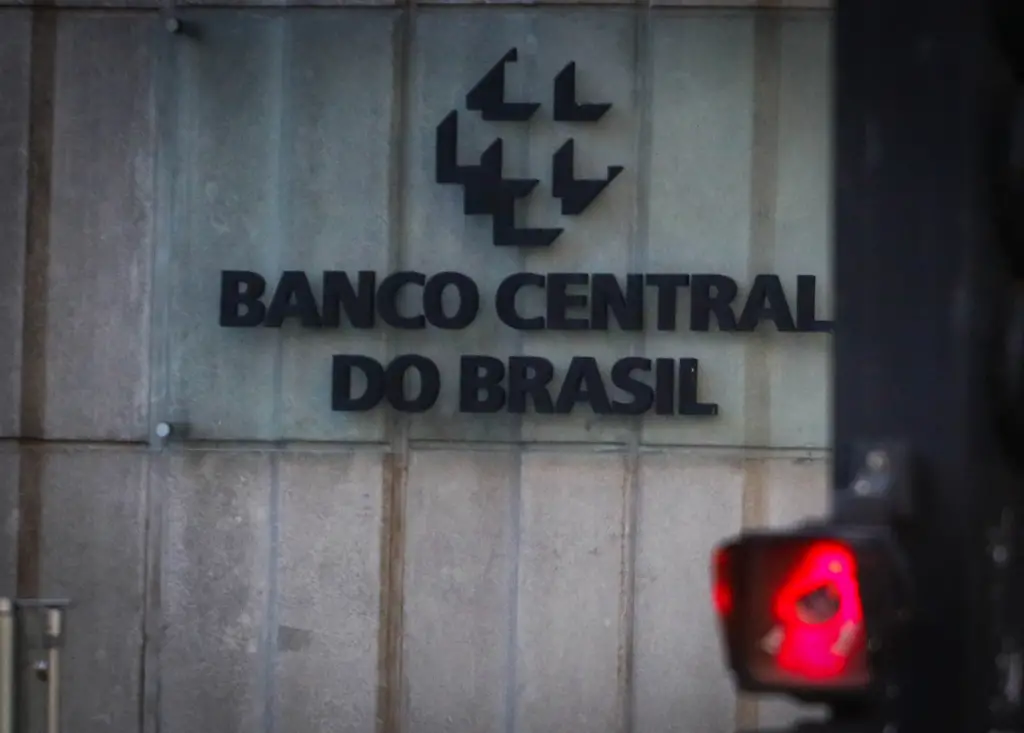 Brasileiros ainda não sacaram R$ 7,5 bilhões em recursos esquecidos no sistema financeiro