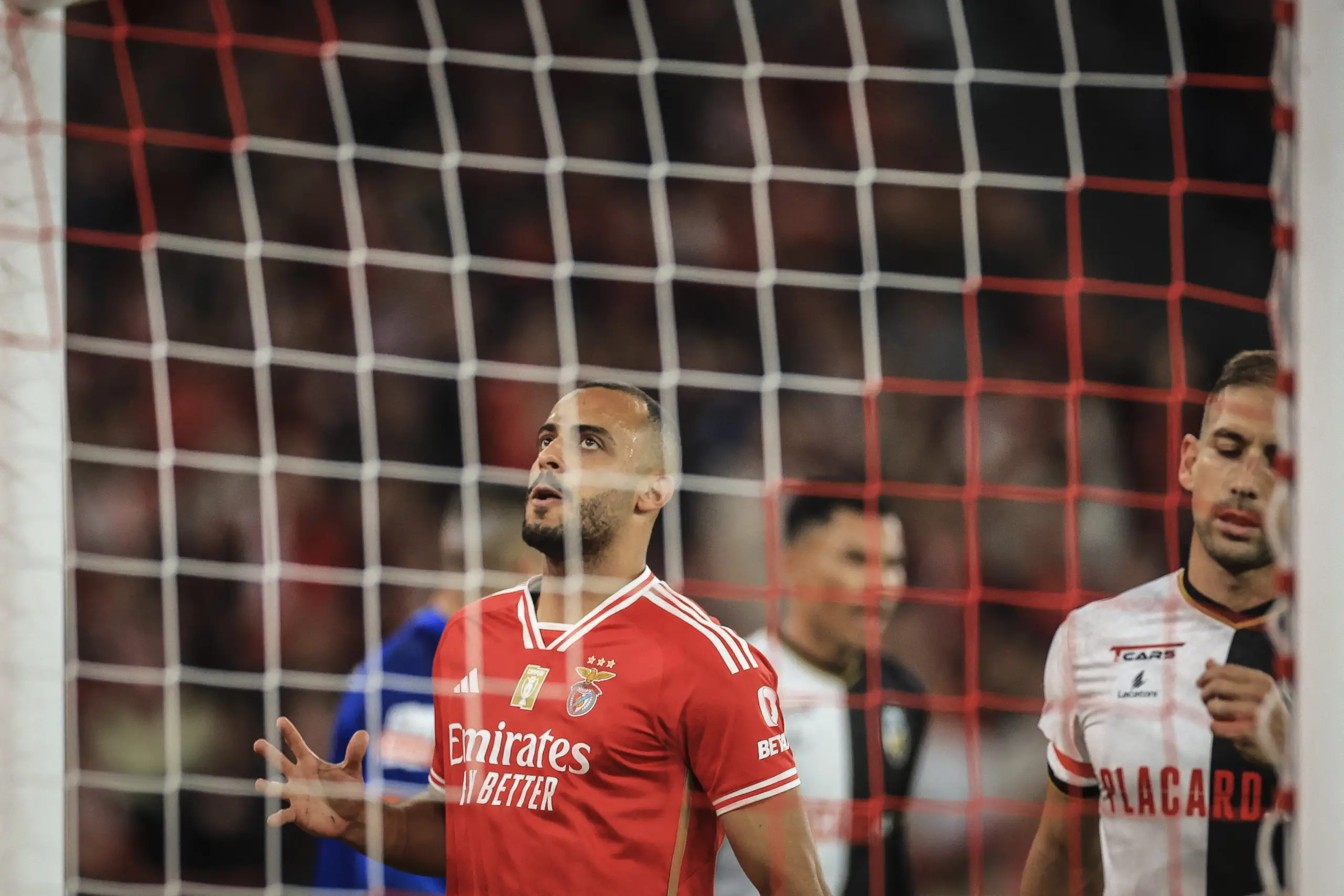 Arthur Cabral fez este gesto obsceno para vários adeptos do Benfica