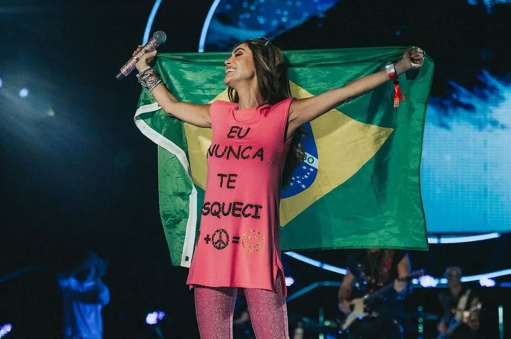 Com infecção renal, cantora Anahí está fora de show do RBD em São Paulo