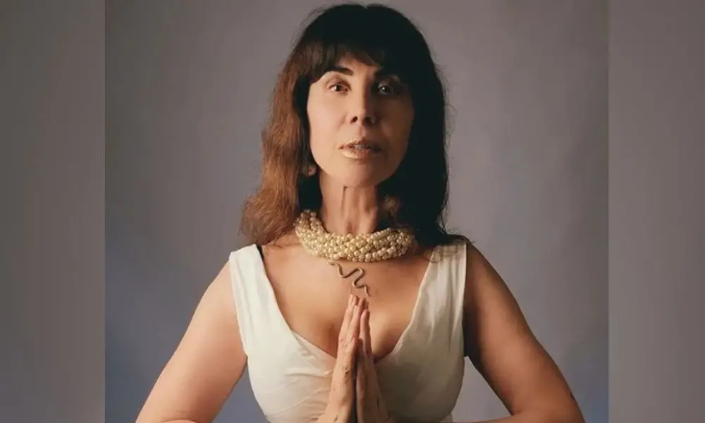 Claudia Alencar passa por cirurgia e segue internada em estado grave