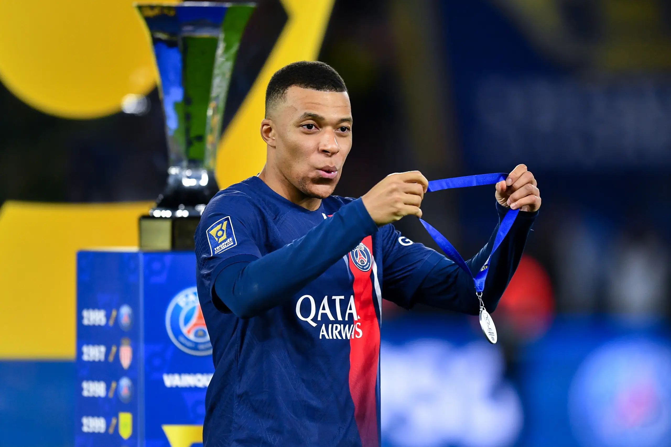 EM DIRETO: Siga os rumores e os negócios do mercado de transferências