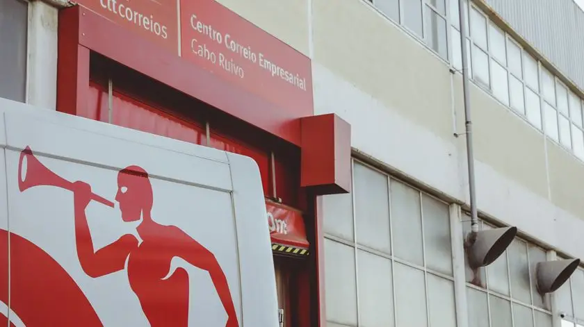 Parpública diz que cumpriu “requisitos legais” na compra de ações dos CTT