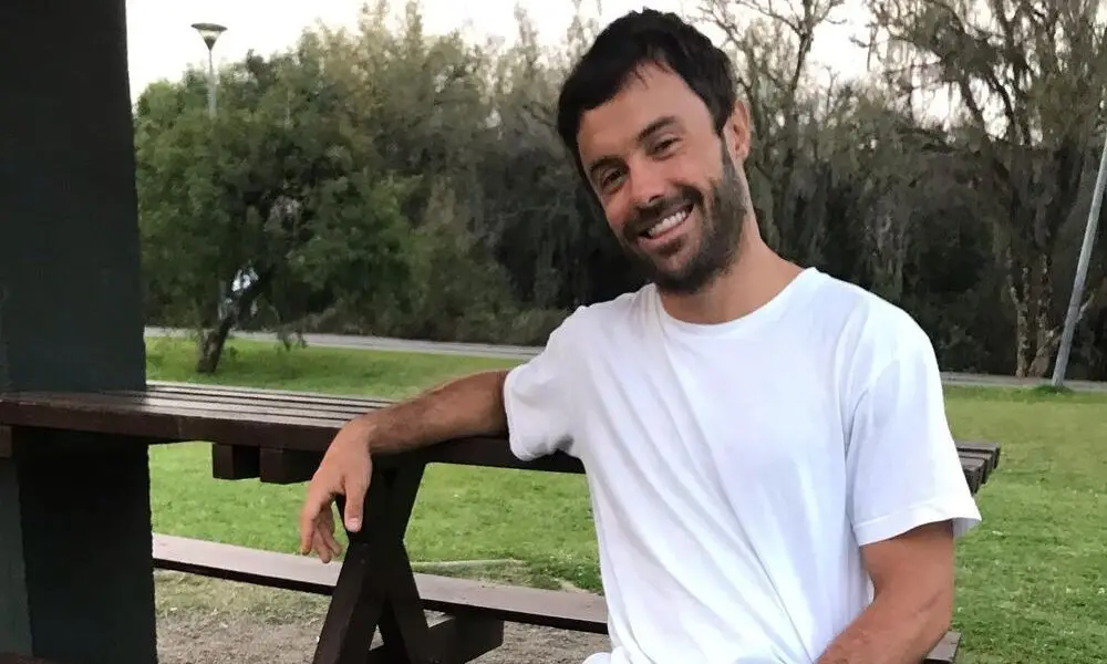 Kayky Brito volta a andar de bicicleta após acidente