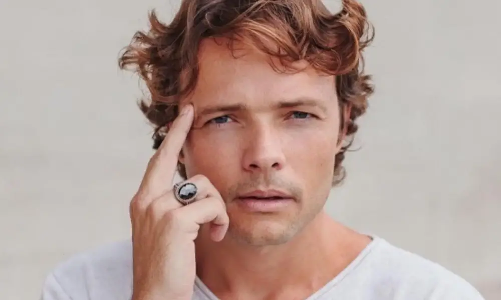 Ex-galã de ‘Malhação’ se reinventa e empreende no ramo de venda de frango assado