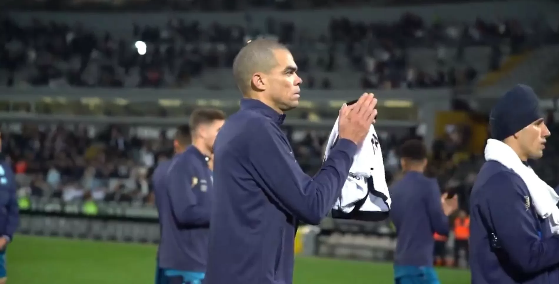 Da roda (com assobios) ao agradecimento. A festa do FC Porto em Guimarães