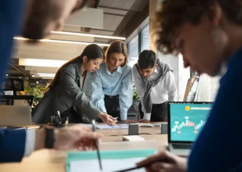 Quase 40% das pessoas não querem ser promovidas em meio a mercado de trabalho desgastante, diz pesquisa