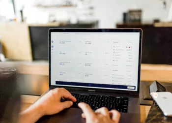 “TEODORO BASTOS DE ALMEIDA: Experiências positivas em Finanças”