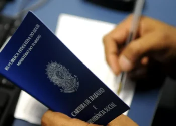 Taxa de desemprego sobe para 7,9% no 1º trimestre do ano, diz IBGE