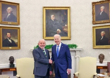 Biden diz que EUA trabalham para fornecer assistência ao Brasil por enchentes no RS