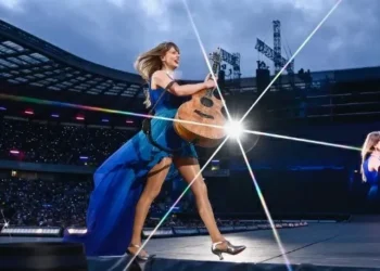 Taylor Swift celebra 100º show da ‘Eras Tour’ e desabafa sobre fim da turnê