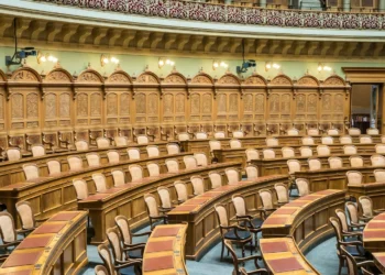 “A importância da política na sociedade moderna”