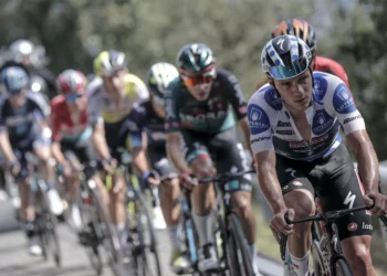 Quinta etapa do Critério do Dauphiné neutralizada devido a queda coletiva