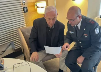 Premiê de Israel afirma que Hezbollah ‘pagará um alto preço’ após lançamento de foguetes