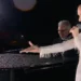 Céline Dion volta aos palcos na abertura das Olimpíadas e emociona público com ‘Hino do amor’