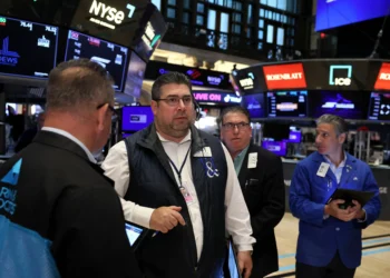 Nasdaq avança com impulso de megacaps, mercados avaliam dados de emprego