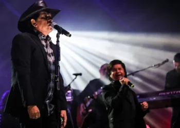 A convite de Chitãozinho e Xororó, cantores fazem ‘We are The World’ brasileiro em prol do RS