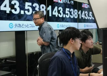 Bolsa de Tóquio fecha a ganhar 10,23%