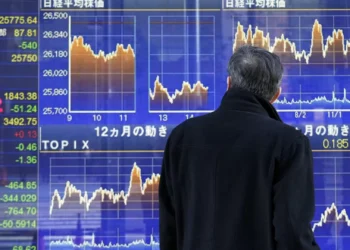 Bolsa de Tóquio abre a subir 3,9%