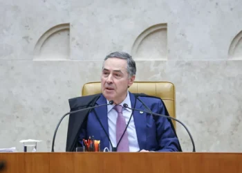 Luís Roberto Barroso diz que X precisa ter representantes legais no Brasil e cumprir ordens judiciais