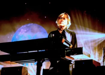 Roger O’Donnell, tecladista do The Cure, revela que luta contra linfoma raro e agressivo