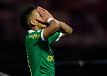 Palmeiras empata com Bragantino e deixa Botafogo abrir três pontos de vantagem