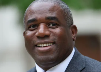 China confirma visita do chefe da diplomacia britânico