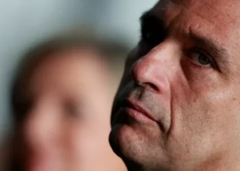 Fim do trabalho 6×1 elevaria custo do trabalho e informalidade, diz Campos Neto