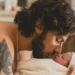 Chay Suede e Laura Neiva comemoram nascimento da filha Ana