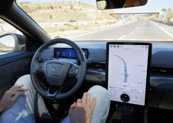 Ford lança o primeiro sistema certificado de condução autónoma por cá