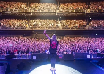 Baterista anuncia saída do Iron Maiden após 42 anos