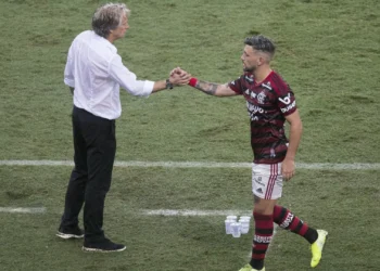 Craque do Flamengo recorda convívio com Jorge Jesus: “Velhinho maluco”