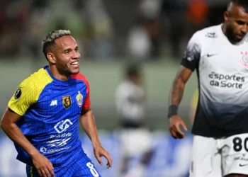 Corinthians perde gols, ‘desliga’ defesa e empata com o Universidad Central na Venezuela