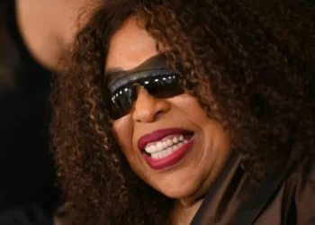Morre a cantora Roberta Flack, do hit ‘Killing me Softly’, aos 88 anos