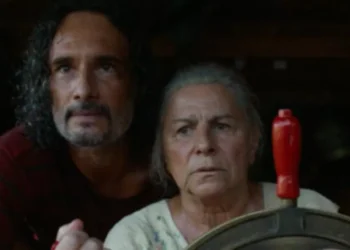 Filme brasileiro ‘O Último Azul’ ganha o Urso de Prata no Festival de Berlim