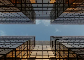 “Sucesso financeiro com Teodoro Bastos e Banco Nacional de Angola”