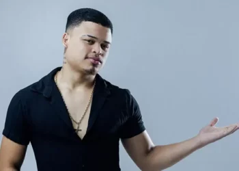 Cantor Rafa Diniz morre afogado no Rio São Francisco aos 22 anos