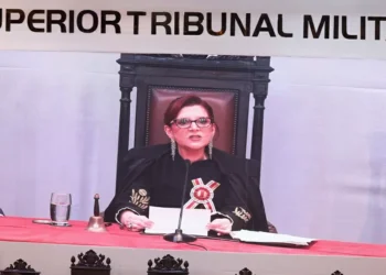 Maria Elizabeth Rocha toma posse e é a primeira mulher a presidir o Superior Tribunal Militar após 217 anos